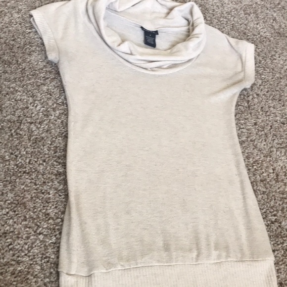 Rue21 Tops - 🍂 5/$10 Rue 21 Cream Short Sleeve Sweater